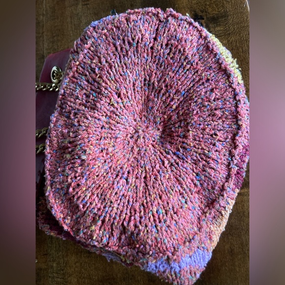 Artisan Crafted Swirl Design Red Bucket Bag Leather Closure Chain Shoulder EUC - Picture 6 of 11